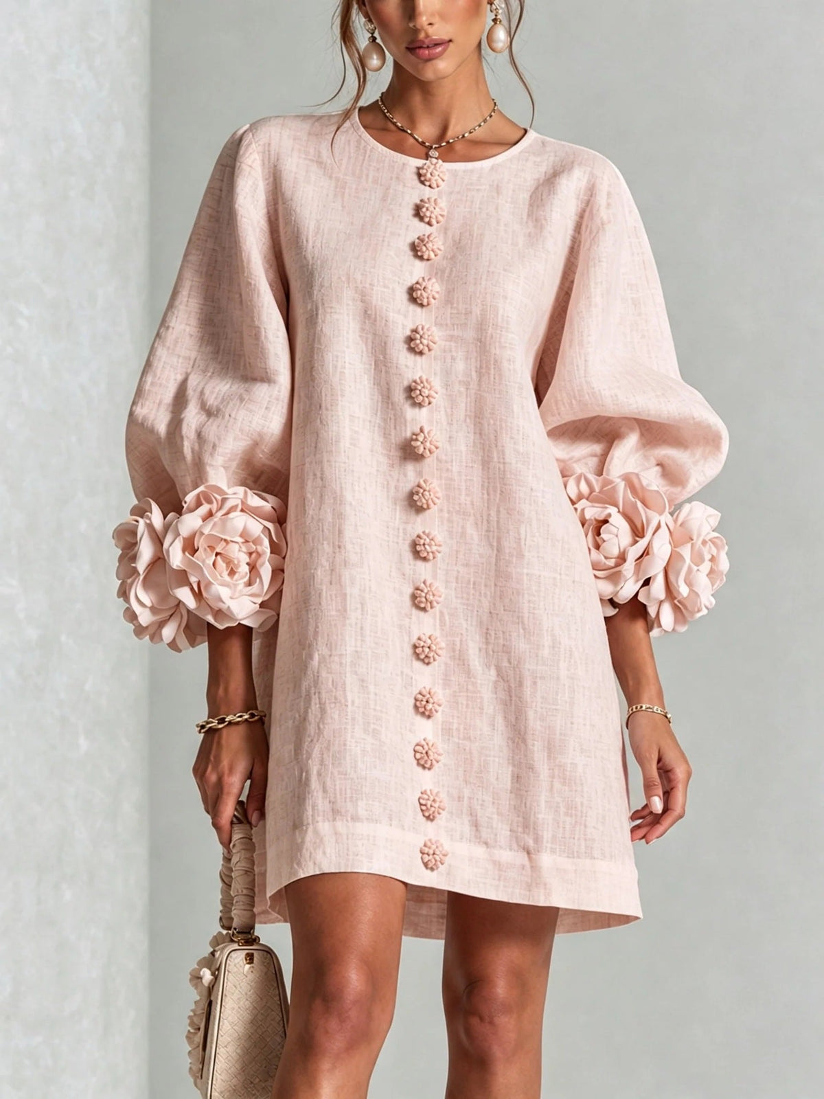 Noella – Robe courte à détails floraux