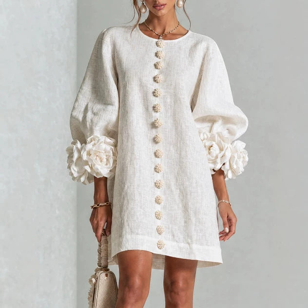Noella – Robe courte à détails floraux