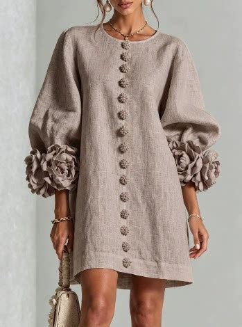 Noella – Robe courte à détails floraux