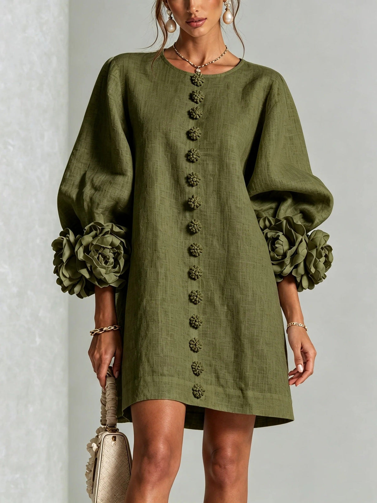 Noella – Robe courte à détails floraux